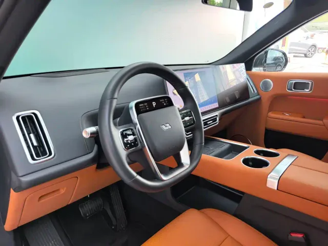 Li Auto L8 — Фото автомобиля 6