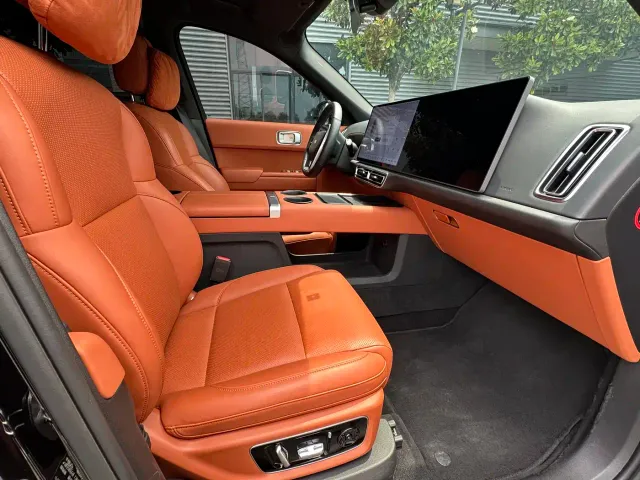 Li Auto L8 — Фото автомобиля 11
