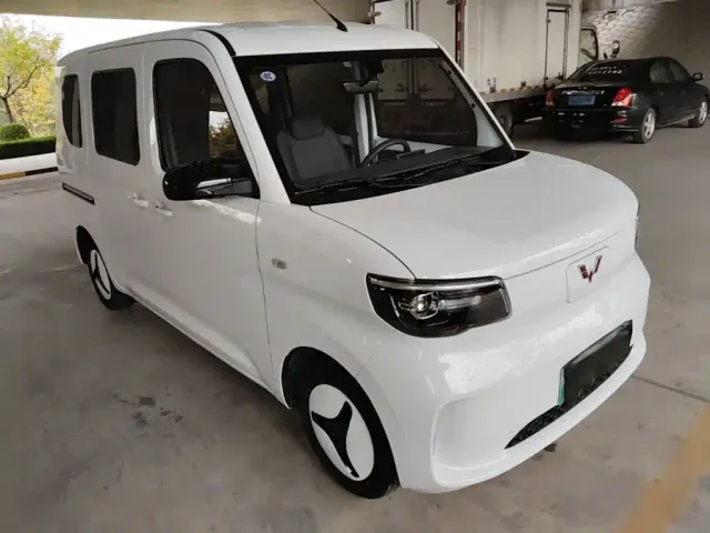 Wuling Zhiguang NEV — Фото автомобиля 3