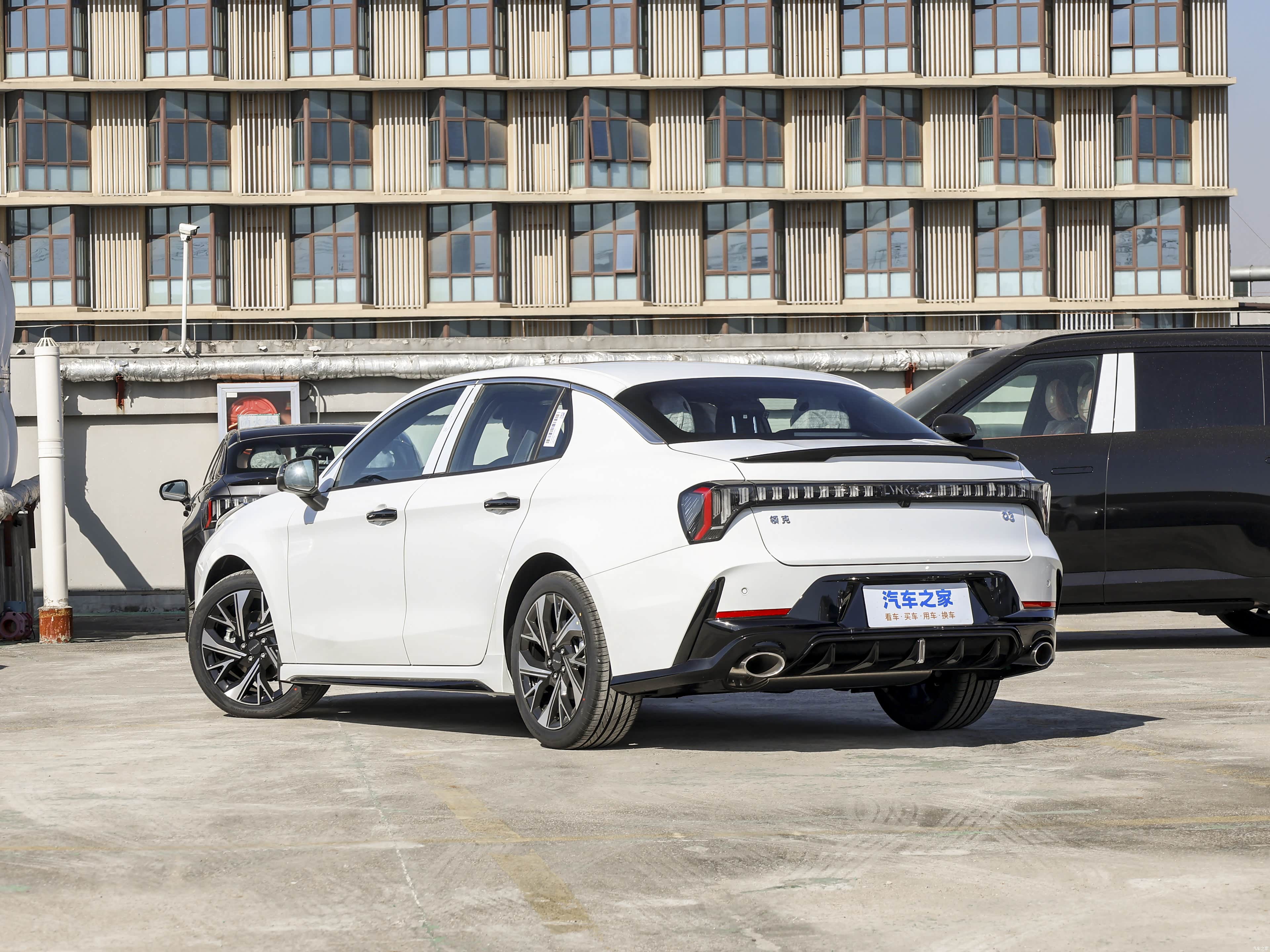 Lynk & Co 03 — Фото автомобиля 2