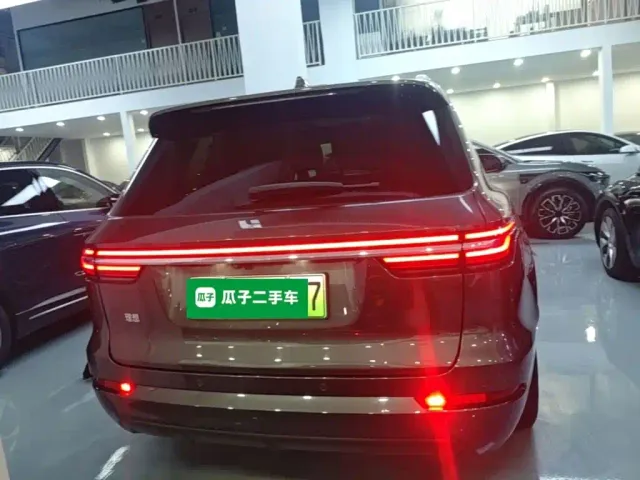 Li Auto ONE — Фото автомобиля 5