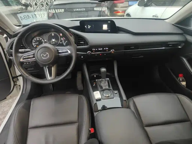 Mazda Axela — Фото автомобиля 9