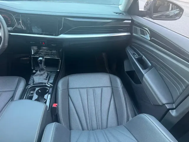 Volkswagen Passat — Фото автомобиля 14