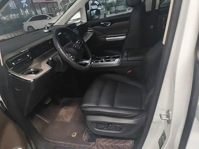 GAC Trumpchi E8 — Фото автомобиля 14