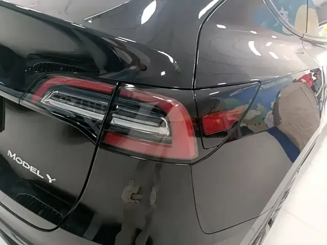 Tesla Model Y — Фото автомобиля 7