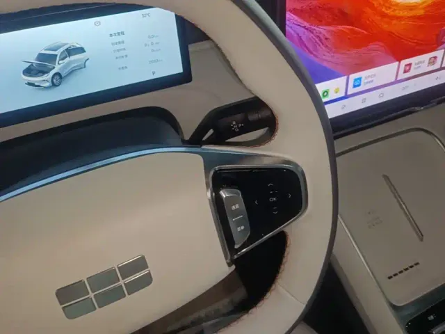 Geely Galaxy Starship 7 EM-i — Фото автомобиля 13