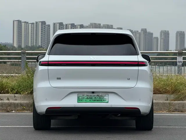 Li Auto L6 — Фото автомобиля 14