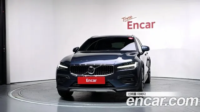 Вольво V60 — Фото автомобиля 3