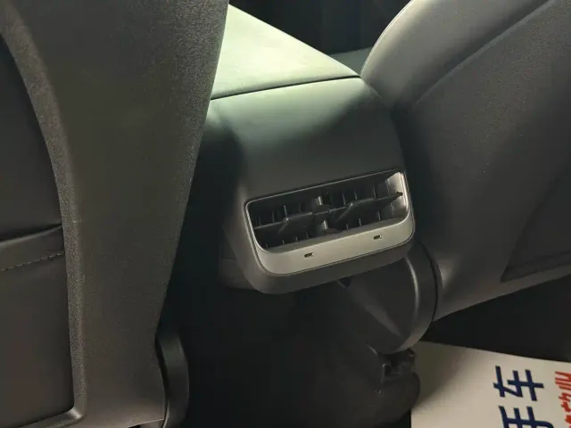 Tesla Model Y — Фото автомобиля 14