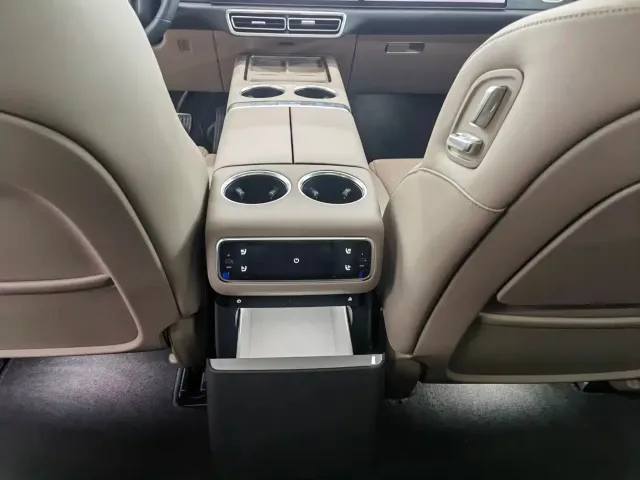 Li Auto L8 — Фото автомобиля 5