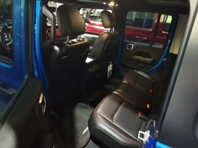 Jeep Wrangler — Фото автомобиля 16