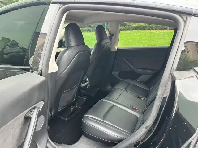 Tesla Model Y — Фото автомобиля 10