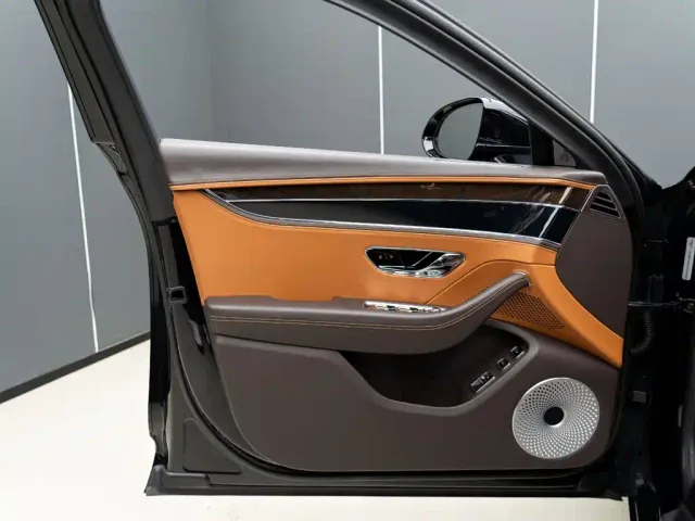 Bentley Flying Spur — Фото автомобиля 9