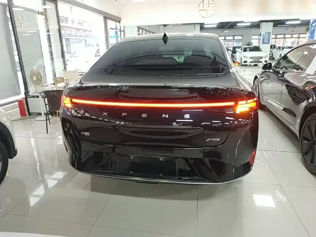 Xpeng P5 — Фото автомобиля 5