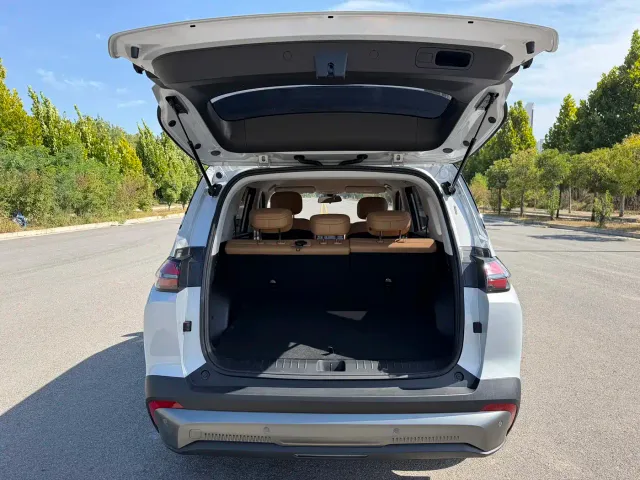 Wuling Starlight 560 — Фото автомобиля 13