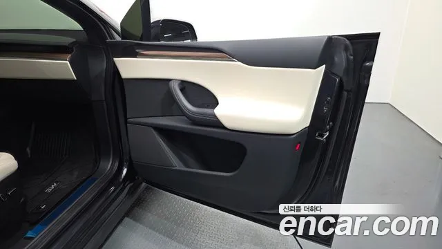 Tesla Model X — Фото автомобиля 14