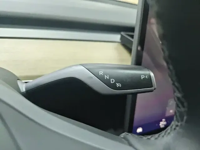 Tesla Model Y — Фото автомобиля 13