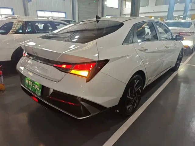 Hyundai Elantra — Фото автомобиля 6