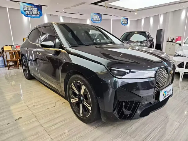 BMW iX — Фото автомобиля 3