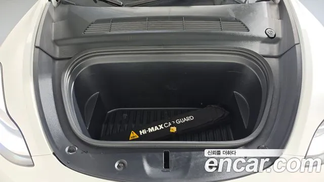 Tesla Model Y — Фото автомобиля 9