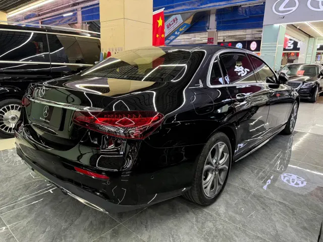Mercedes-Benz E-Class — Фото автомобиля 4