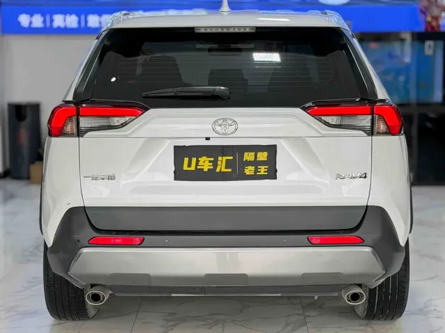 Toyota RAV4 — Фото автомобиля 8