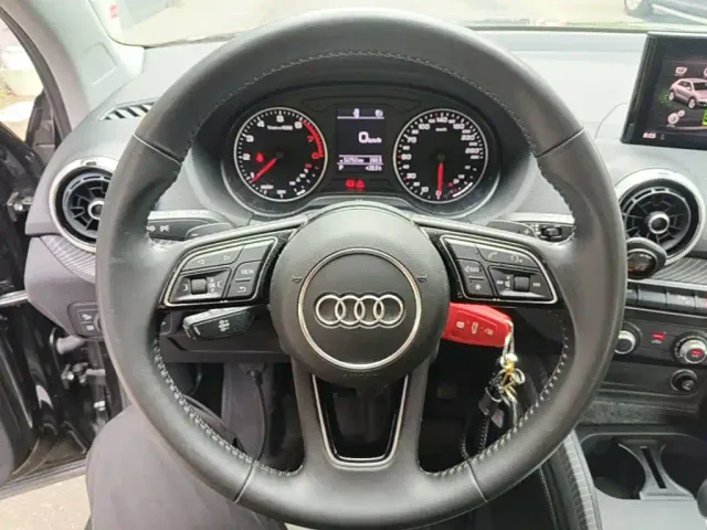 Audi Q2L — Фото автомобиля 10