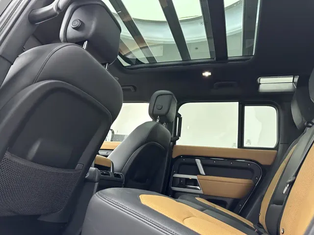 Land Rover Defender — Фото автомобиля 14