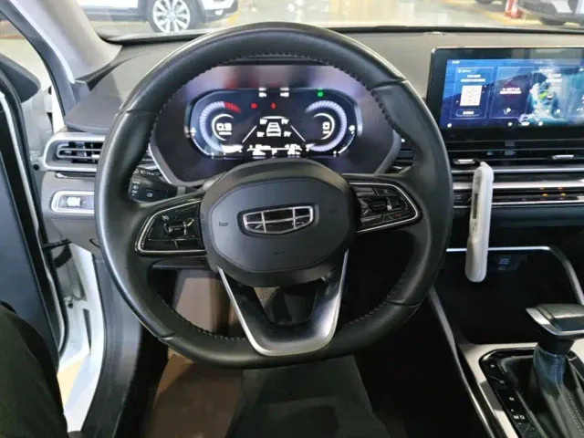 Geely Emgrand — Фото автомобиля 10