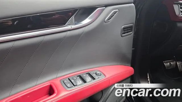 Maserati Ghibli — Фото автомобиля 25