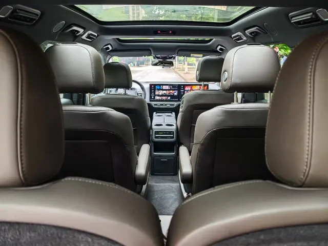 Li Auto L8 — Фото автомобиля 7