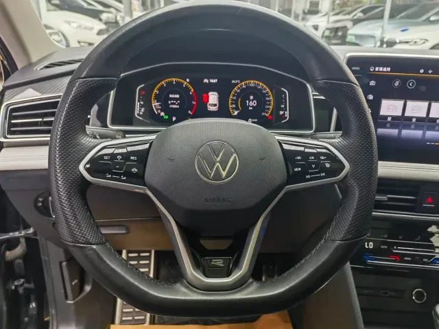 Volkswagen Tiguan L — Фото автомобиля 12