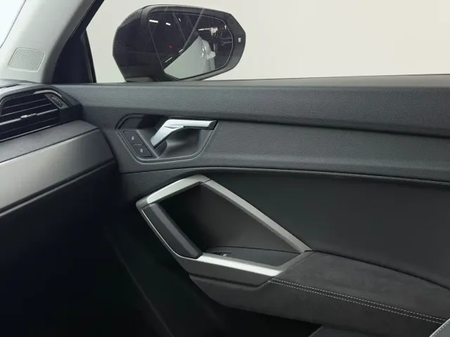 Audi Q3 — Фото автомобиля 11