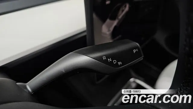 Tesla Model Y — Фото автомобиля 12