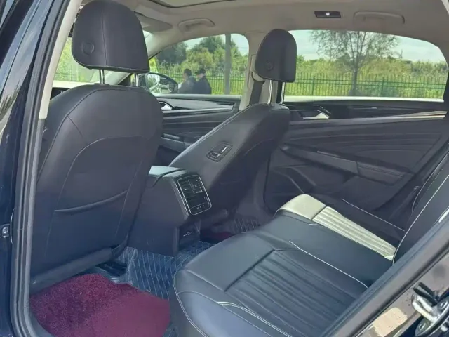 Volkswagen Passat — Фото автомобиля 5