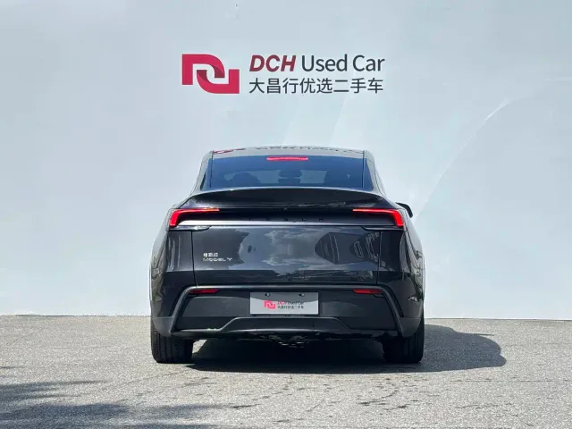 Tesla Model Y — Фото автомобиля 7