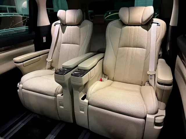 Toyota Vellfire — Фото автомобиля 7