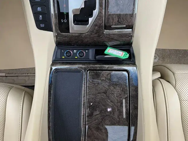 Toyota Alphard — Фото автомобиля 24