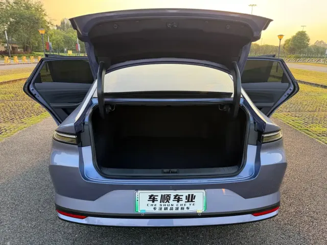 Nissan Nissan N6 2025 Mid Configuration — Фото автомобиля 30