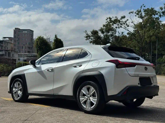 Lexus UX — Фото автомобиля 7