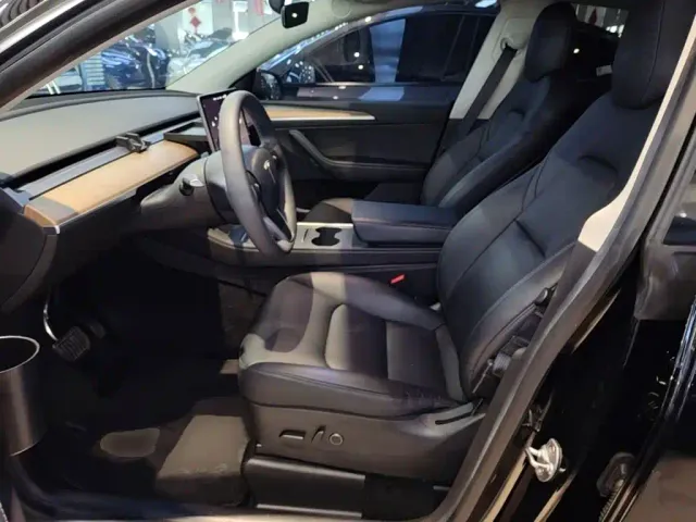 Tesla Model Y — Фото автомобиля 14