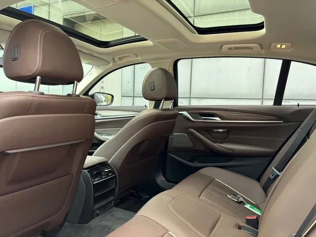 BMW 5 Series — Фото автомобиля 27