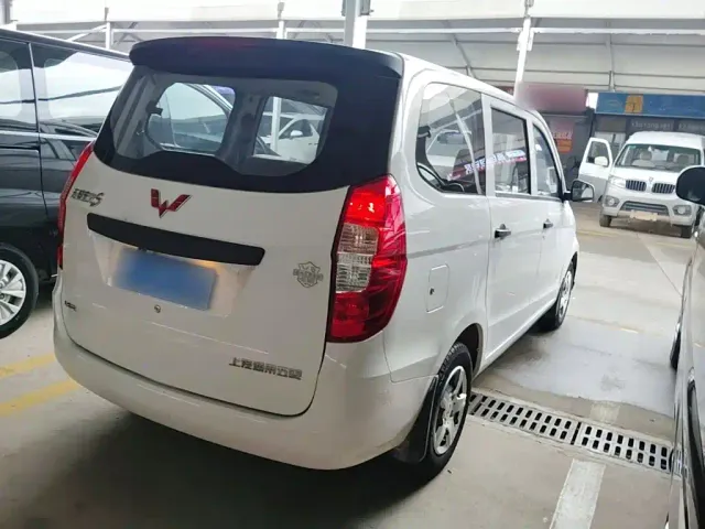 Wuling Hongguang — Фото автомобиля 6