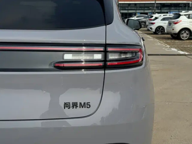 Aito M5 — Фото автомобиля 10