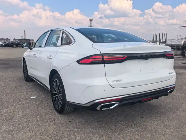 Geely Emgrand — Фото автомобиля 5