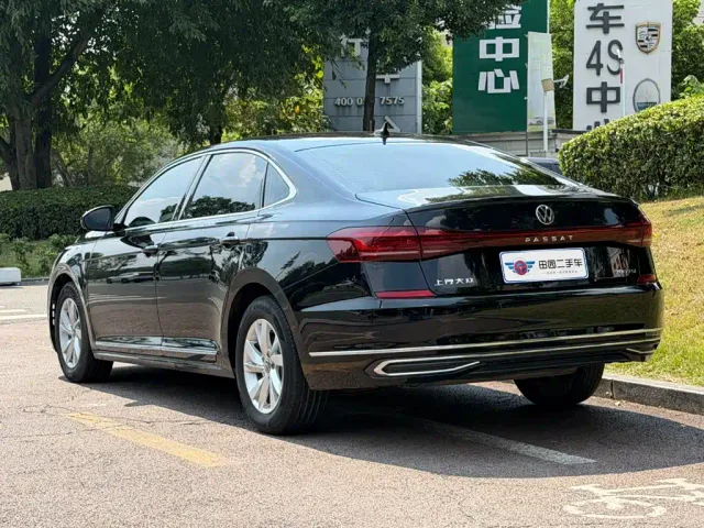 Volkswagen Passat — Фото автомобиля 4