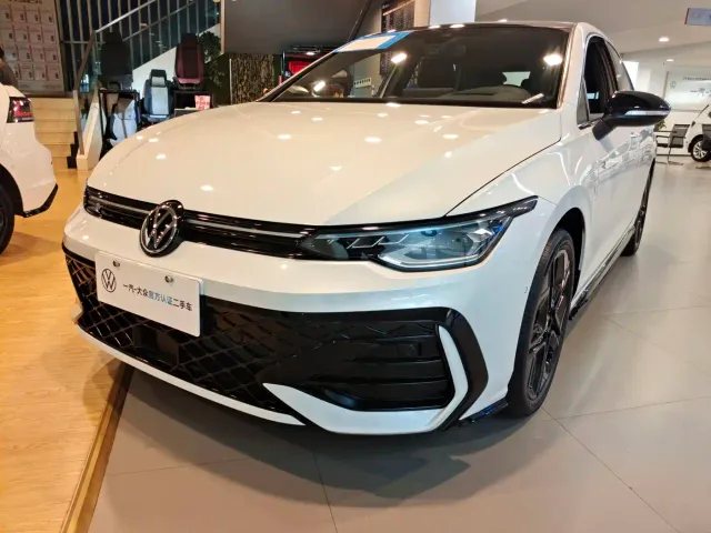 Фотография автомобиля — Volkswagen Golf