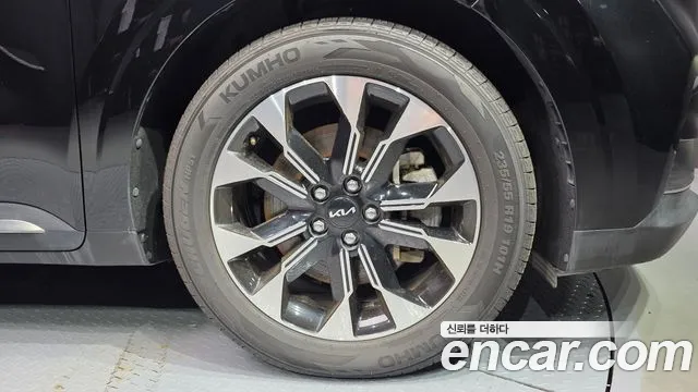 Kia Carnival Generation 4 — Фото автомобиля 6