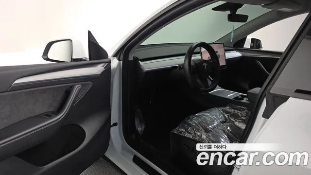 Tesla Model Y — Фото автомобиля 7