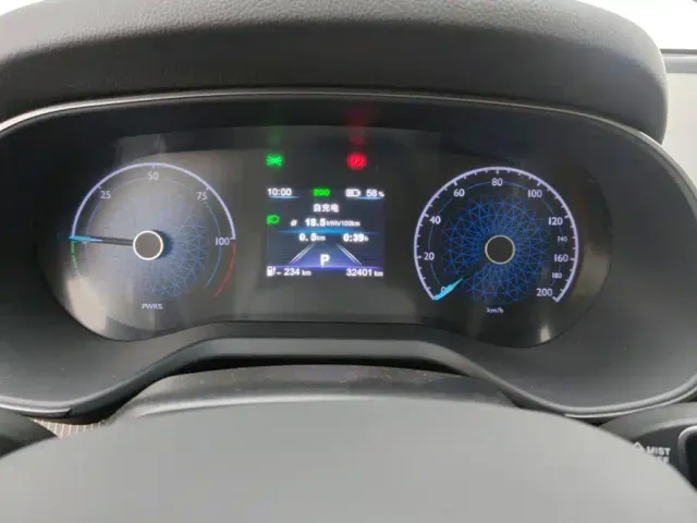 Hongqi E-QM5 — Фото автомобиля 14